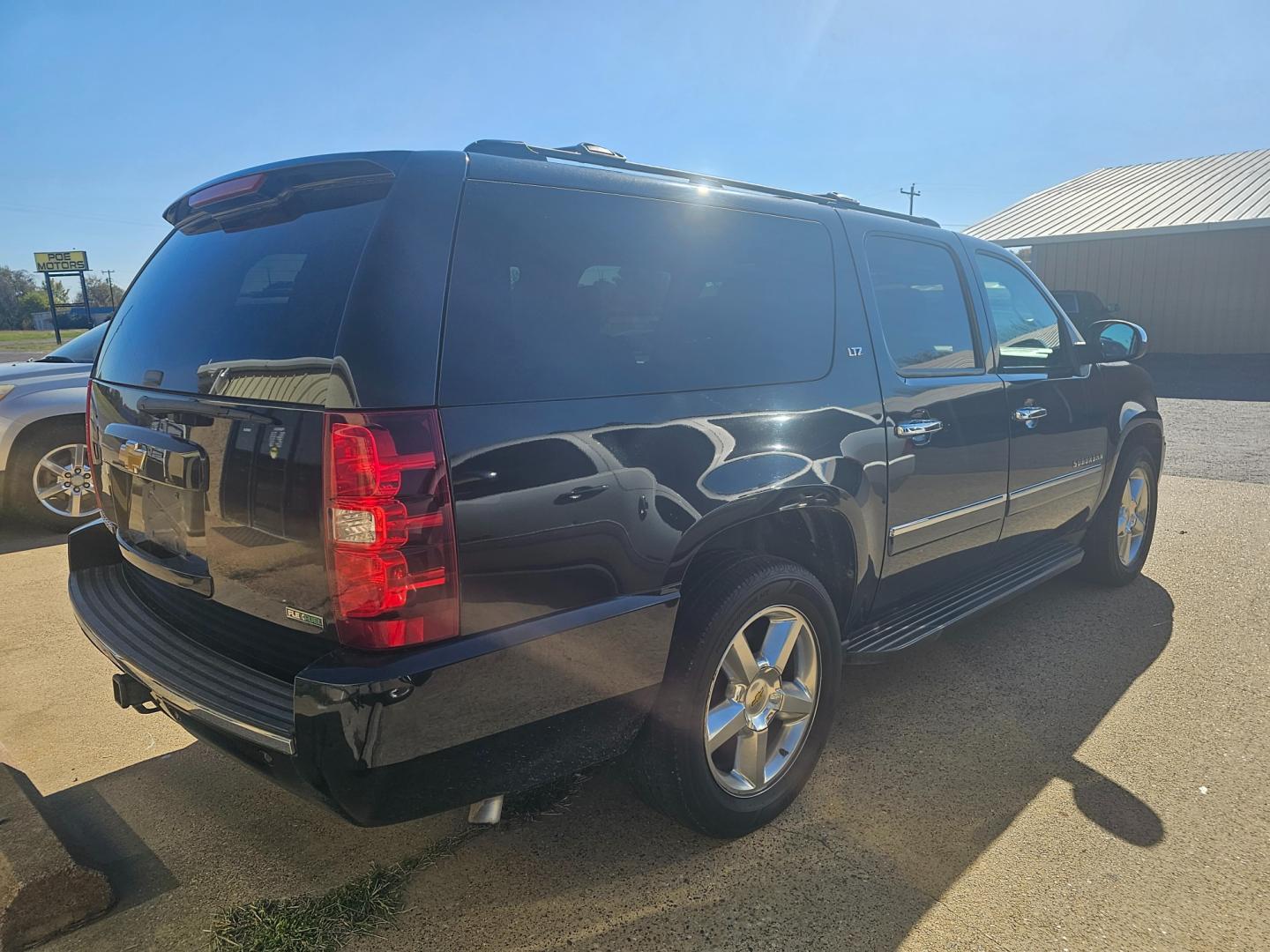 2012 BLACK Chevrolet Suburban LTZ 1500 (1GNSCKE0XCR) with an 5.3L V8 OHV 16V FFV engine, 6-Speed Automatic transmission, located at 533 S Seven Points BLVD, Seven Points, TX, 75143, (430) 255-4030, 32.313999, -96.209351 - Photo#2